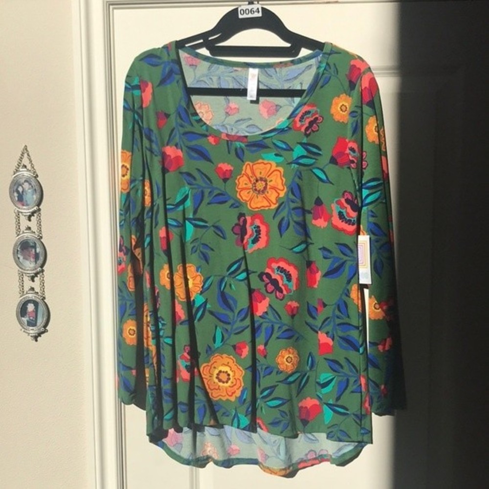 New Lularoe very colorful Lynnae SzXL (Sku 105)